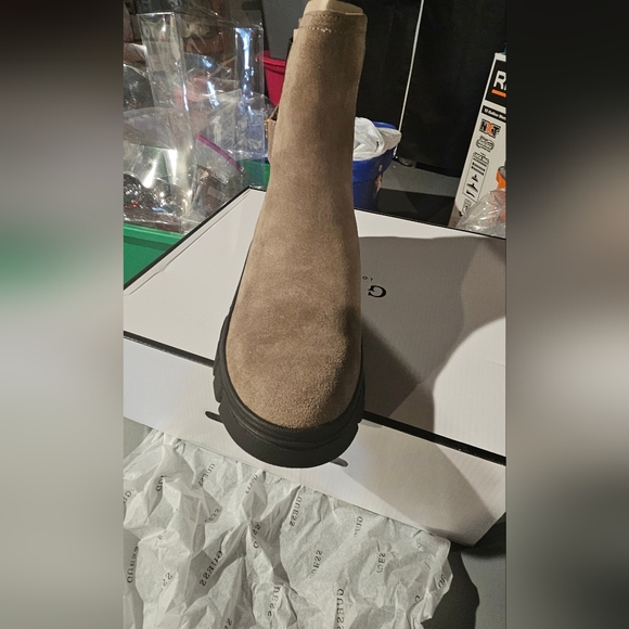 Guess Tan Ankle Boots with Black Sole - Picture 8 of 10